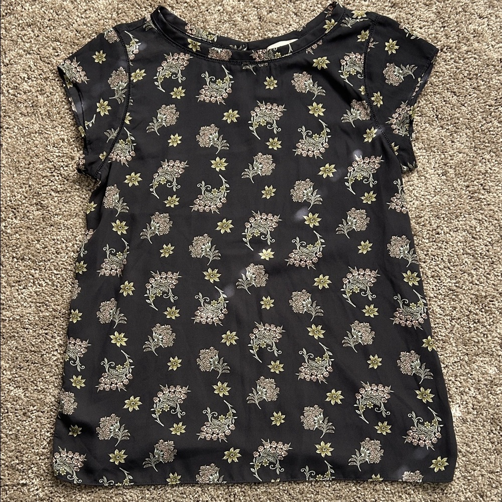 LOFT Gray Floral Cap-Sleeve Blouse With Box-chain Eyelet